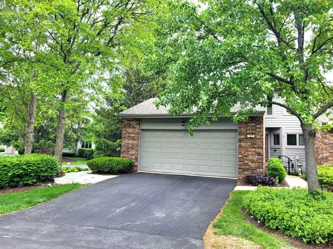 127 Commons Dr, Palos Park, IL 60464