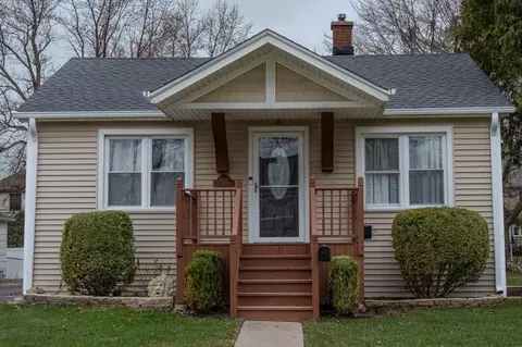 326 S Hudson St, Westmont, IL 60559