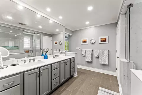 Bath - 27 Hickory Ln, White Heath, IL 61884 photo 10 of 10