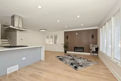 Living - 505 E 146th St, Dolton, IL 60419 photo 1 of 7