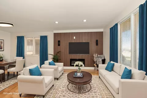 Living - 505 E 146th St, Dolton, IL 60419 photo 3 of 7