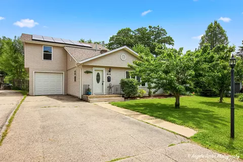 615 Highland Ave, Antioch, IL 60002