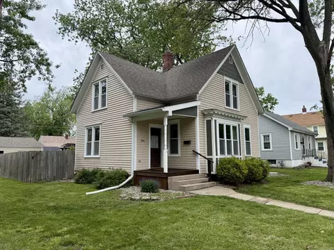 295 S Grand Ave, Bradley, IL 60915