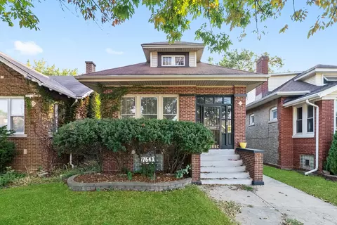 7643 S Paxton Ave, Chicago, IL 60649
