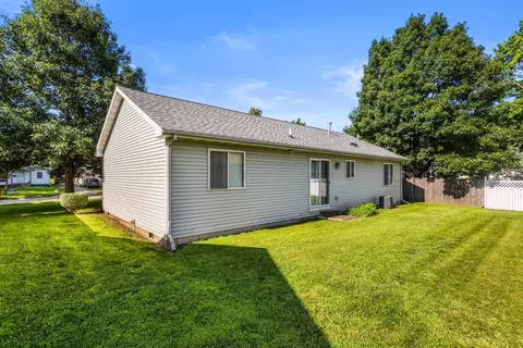 Exterior - 406 E Beardsley Ave, Champaign, IL 61820 photo 4 of 5