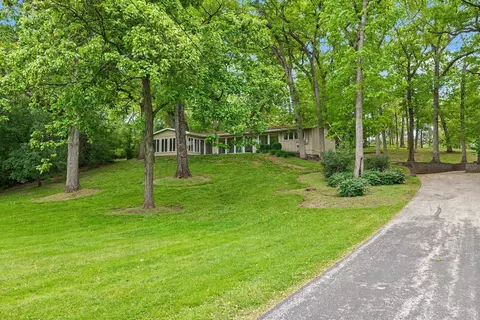 61 Timberlake Rd, Barrington, IL 60010