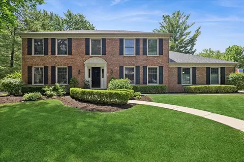 311 Hyatt Dr, Libertyville, IL 60048