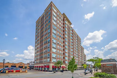 77 S Evergreen Ave #806, Arlington Heights, IL 60005
