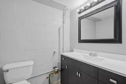Bath - 3215 11th Avenue C Ave, Moline, IL 61265 photo 2 of 2