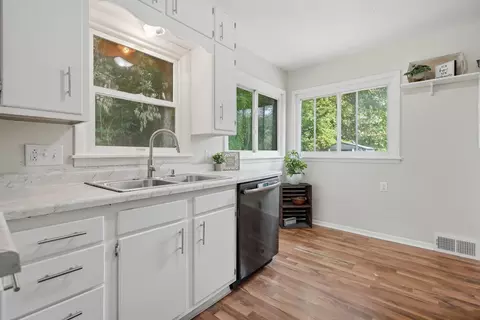 Kitchen - 3215 11th Avenue C Ave, Moline, IL 61265 photo 3 of 4