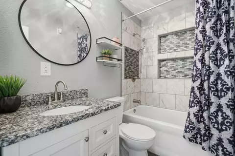 Bath - 3215 11th Avenue C Ave, Moline, IL 61265 photo 1 of 2