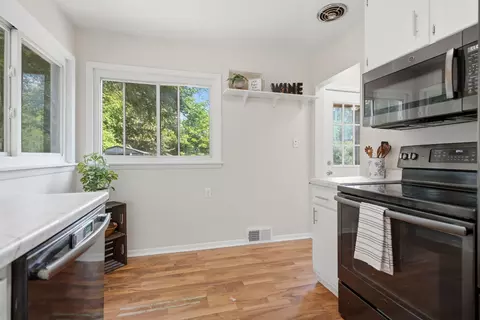 Kitchen - 3215 11th Avenue C Ave, Moline, IL 61265 photo 4 of 4