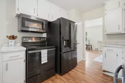 Kitchen - 3215 11th Avenue C Ave, Moline, IL 61265 photo 2 of 4