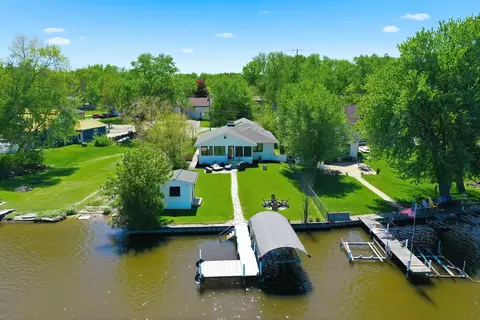 624 Country Club Dr, Mchenry, IL 60050
