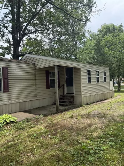 309 W Sylvia Ave, Christopher, IL 62822 photo 4