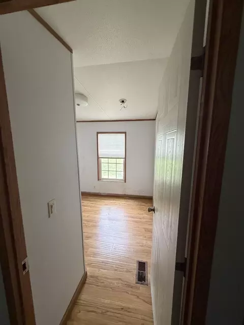 309 W Sylvia Ave, Christopher, IL 62822 photo 19