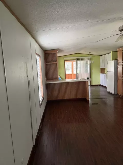 309 W Sylvia Ave, Christopher, IL 62822 photo 18