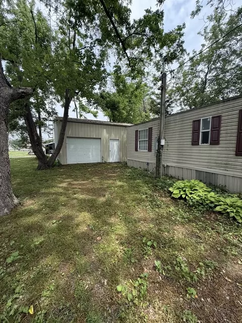 309 W Sylvia Ave, Christopher, IL 62822 photo 5