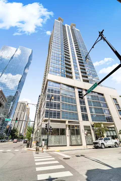 100 E 14th St #2201, Chicago, IL 60605