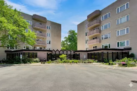 6411 Lincoln Ave #303, Morton Grove, IL 60053
