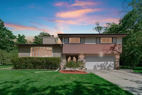 895 Sumac Rd, Highland Park, IL 60035
