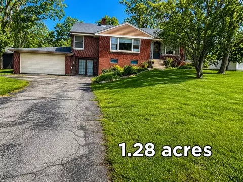 22 W130 Irving Park Rd, Roselle, IL 60172