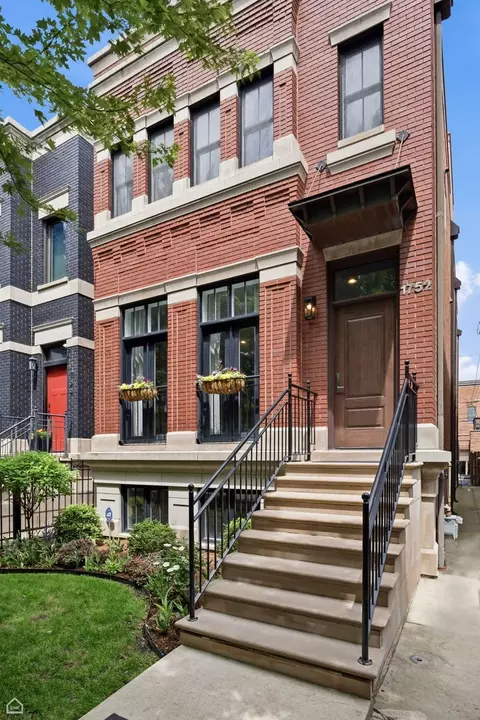 1752 W Erie St, Chicago, IL 60622