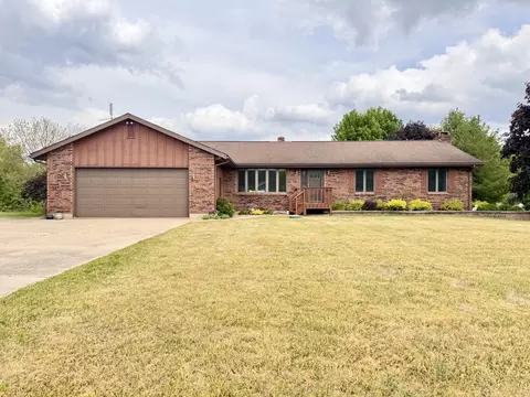 758 Marine Dr, Dixon, IL 61021
