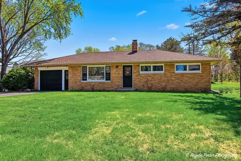 3605 Anne St, Mchenry, IL 60050