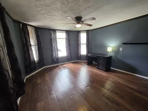 Living - 919 E Johnson St, Clinton, IL 61727 photo 1 of 3