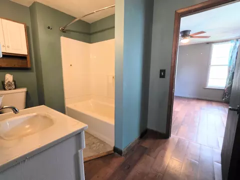 Bath - 919 E Johnson St, Clinton, IL 61727 photo 1 of 2