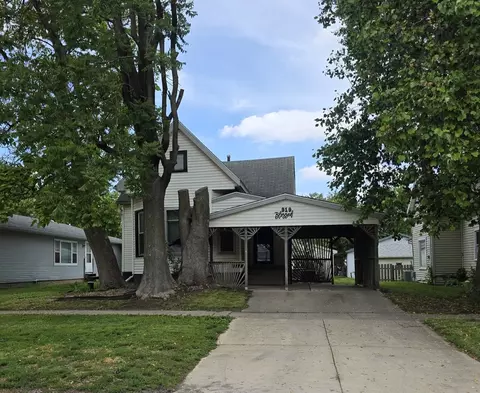 919 E Johnson St, Clinton, IL 61727
