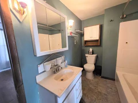 Bath - 919 E Johnson St, Clinton, IL 61727 photo 2 of 2