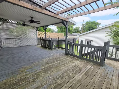 Exterior - 919 E Johnson St, Clinton, IL 61727 photo 2 of 3