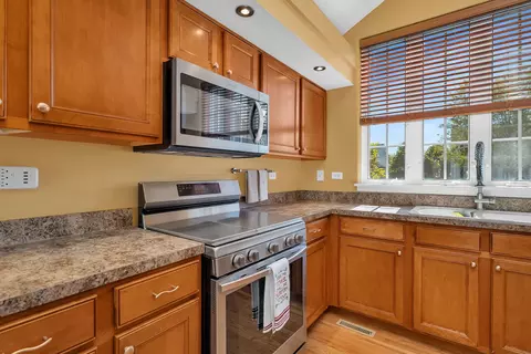 Kitchen - 2501 Red Oak Ct, Plainfield, IL 60586 photo 3 of 4