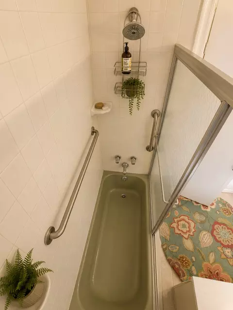 Bath - 831 E 5th St, Centralia, IL 62801 photo 4 of 4