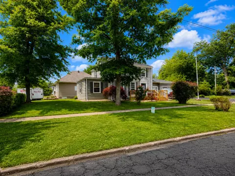 Exterior - 831 E 5th St, Centralia, IL 62801 photo 5 of 18