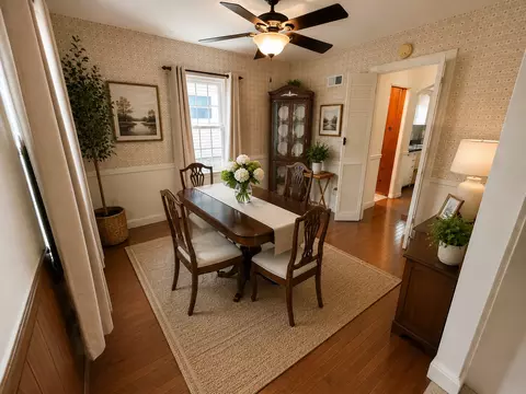 Dining - 831 E 5th St, Centralia, IL 62801 photo 1 of 1
