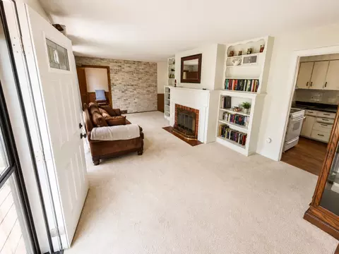 Entry Way - 831 E 5th St, Centralia, IL 62801 photo 3 of 6