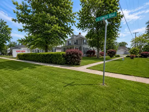 Exterior - 831 E 5th St, Centralia, IL 62801 photo 6 of 18