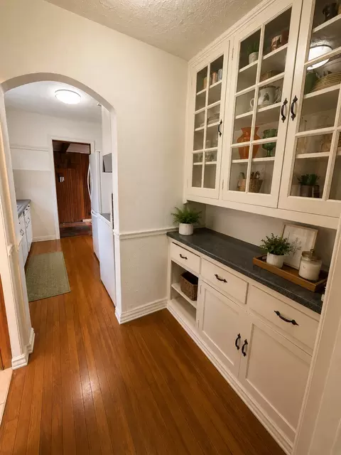 Entry Way - 831 E 5th St, Centralia, IL 62801 photo 4 of 6