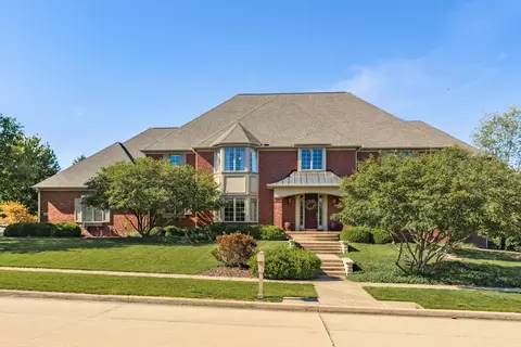 4 Bohrer Ct, Bloomington, IL 61704