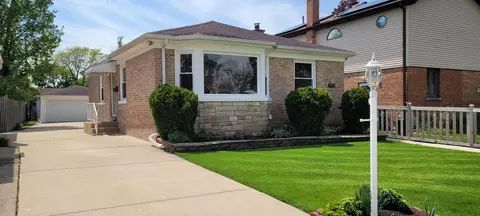 2067 Sherwin Ave, Des Plaines, IL 60018