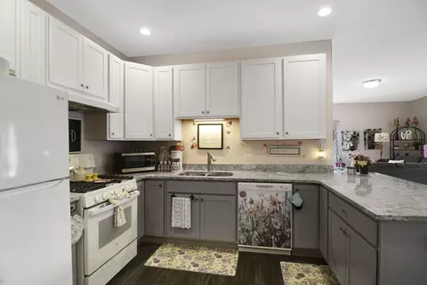 Kitchen - 904 Baltimore St, Mchenry, IL 60050 photo 2 of 3