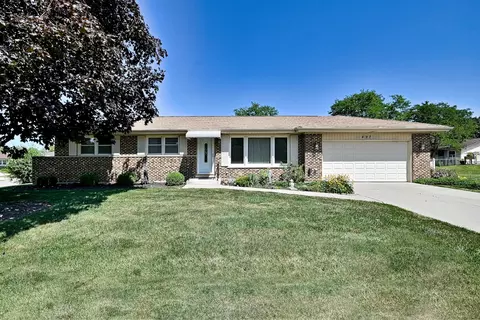 497 Julie Dr, Schaumburg, IL 60193