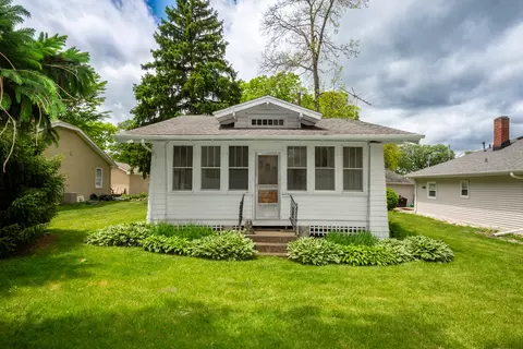 42986 N Lenora St, Antioch, IL 60002