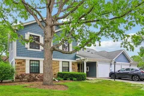 1102 Woodbury Ln #D1, Wheeling, IL 60090