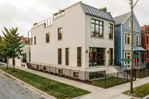1303 W Barry Ave, Chicago, IL 60657