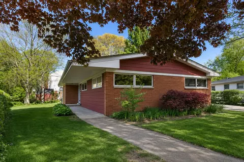 2111 Parkview Ct, Wilmette, IL 60091