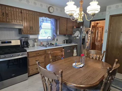 Kitchen - 3479 N Edward Dr, Crete, IL 60417 photo 3 of 5